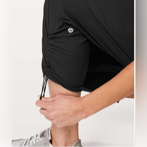 Lululemon dance studio cropped pants size 4 - Picture 4 of 7